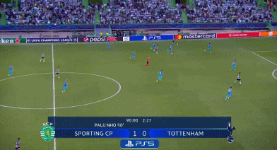 教练表情太真实笑喷球迷