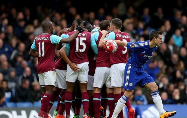 世界杯预热海报里没有C罗遭质疑，FIFA删除原海报改“怀旧”